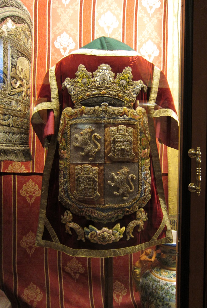 Robe with Crown and Heralds